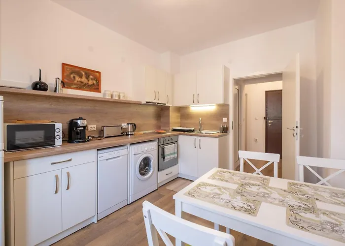 Peaceful Downtown Location - 2 Bedroom Apartment