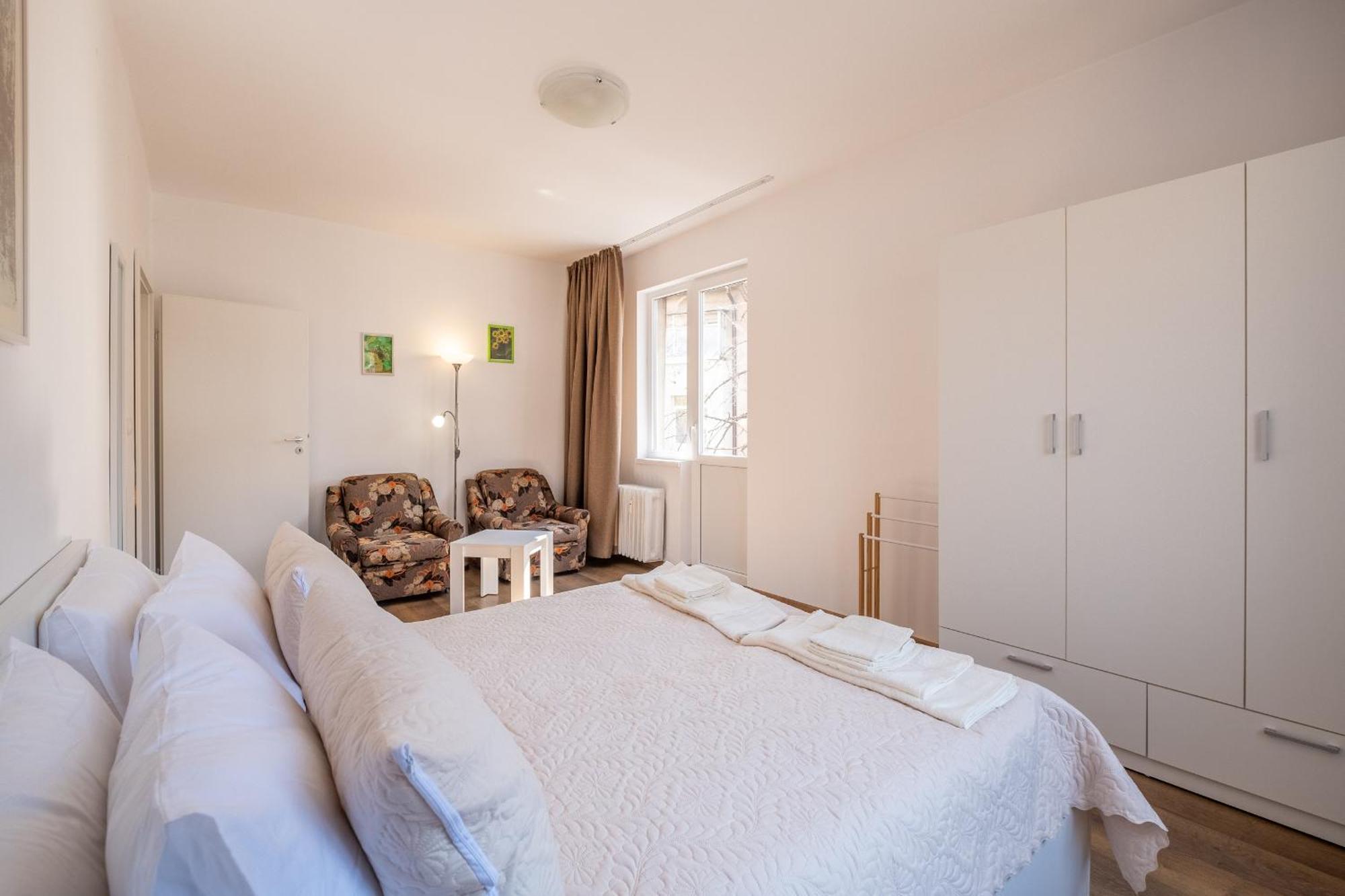 Peaceful Downtown Location - 2 Bedroom * Σόφια