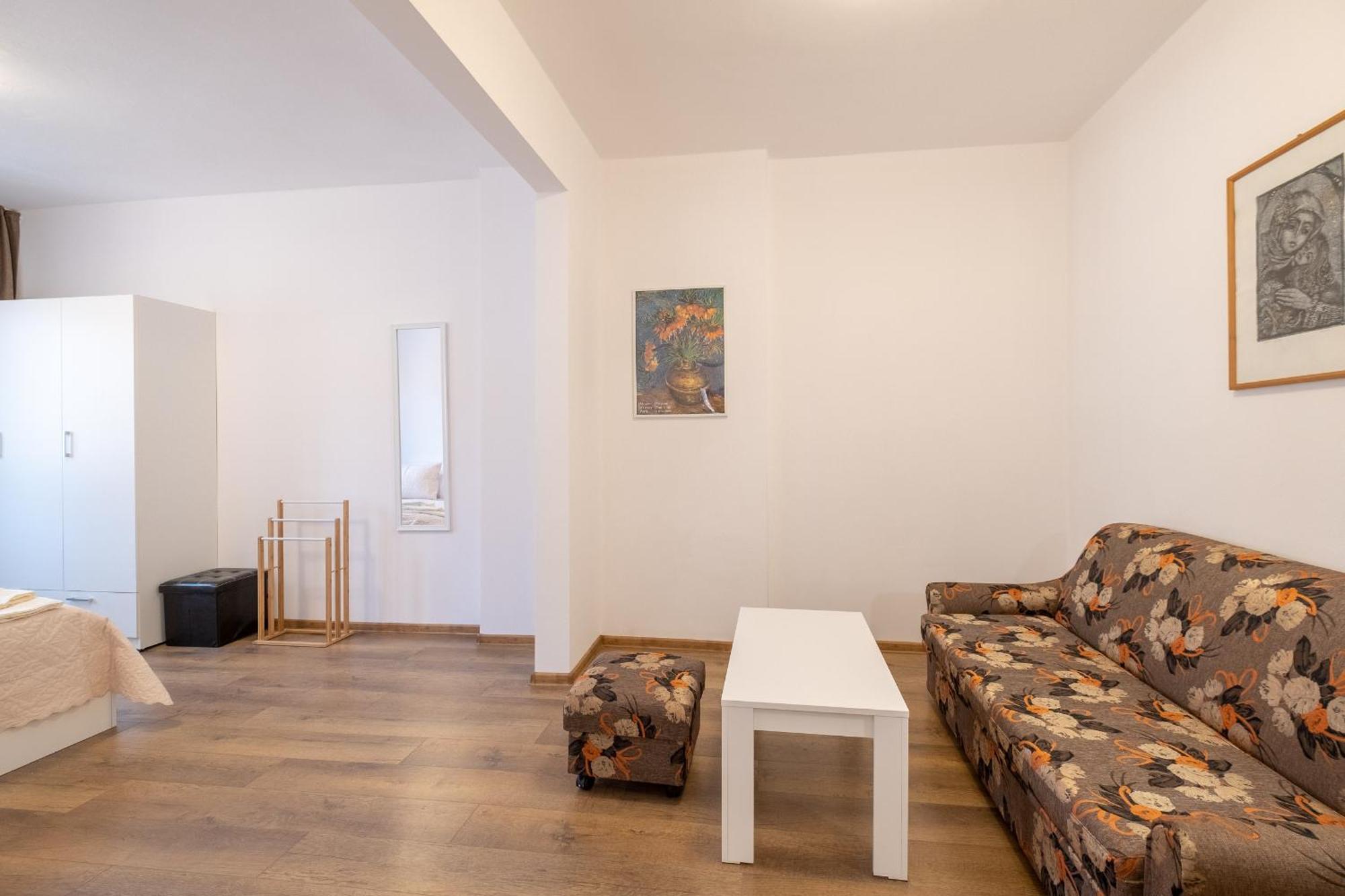 Διαμέρισμα Peaceful Downtown Location - 2 Bedroom