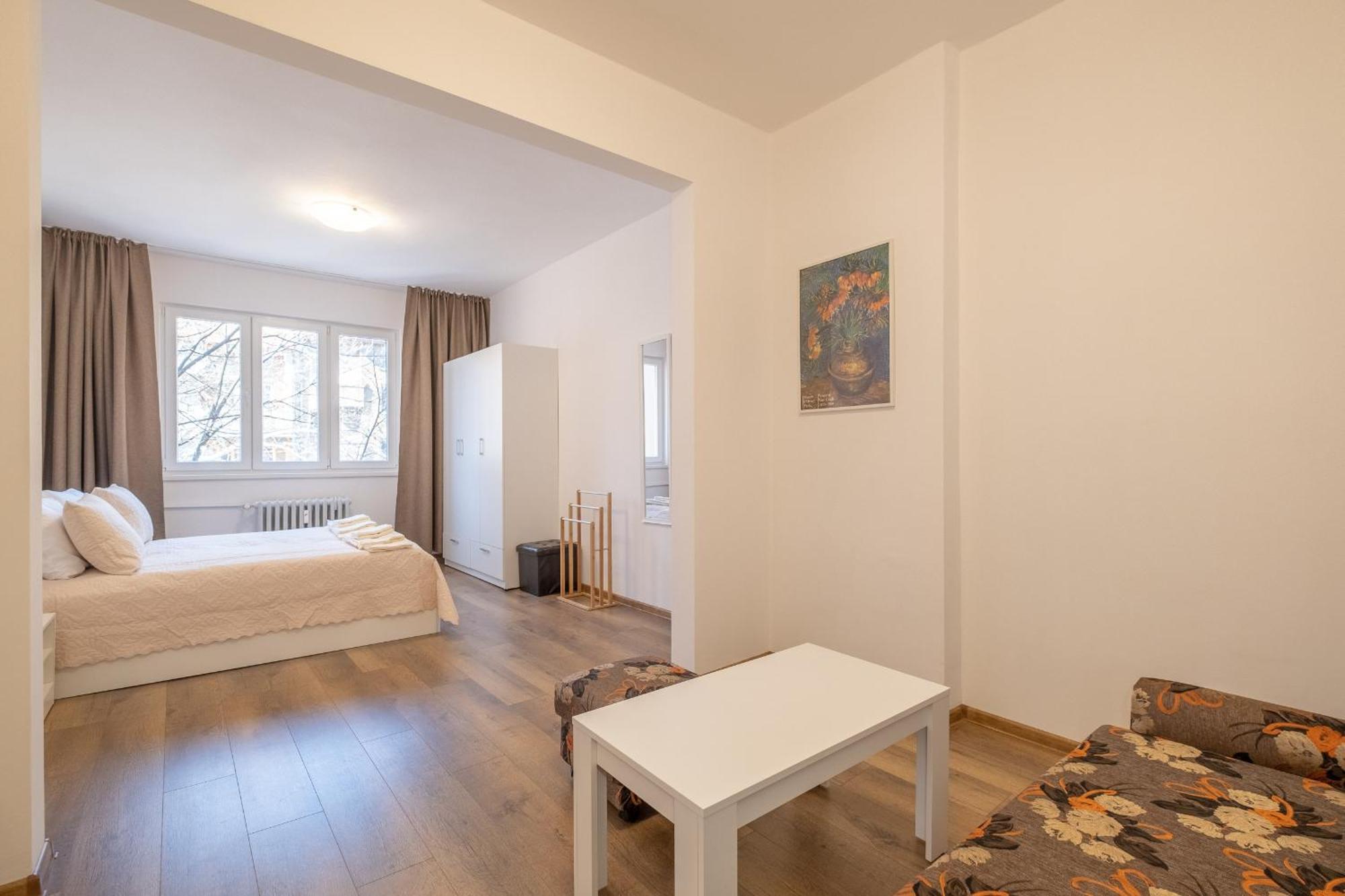 Διαμέρισμα Peaceful Downtown Location - 2 Bedroom *