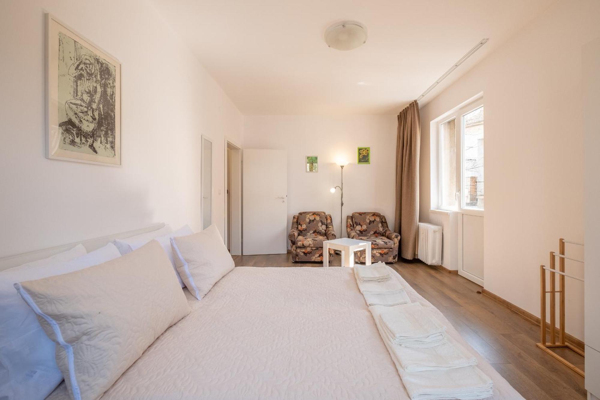 Διαμέρισμα Peaceful Downtown Location - 2 Bedroom *