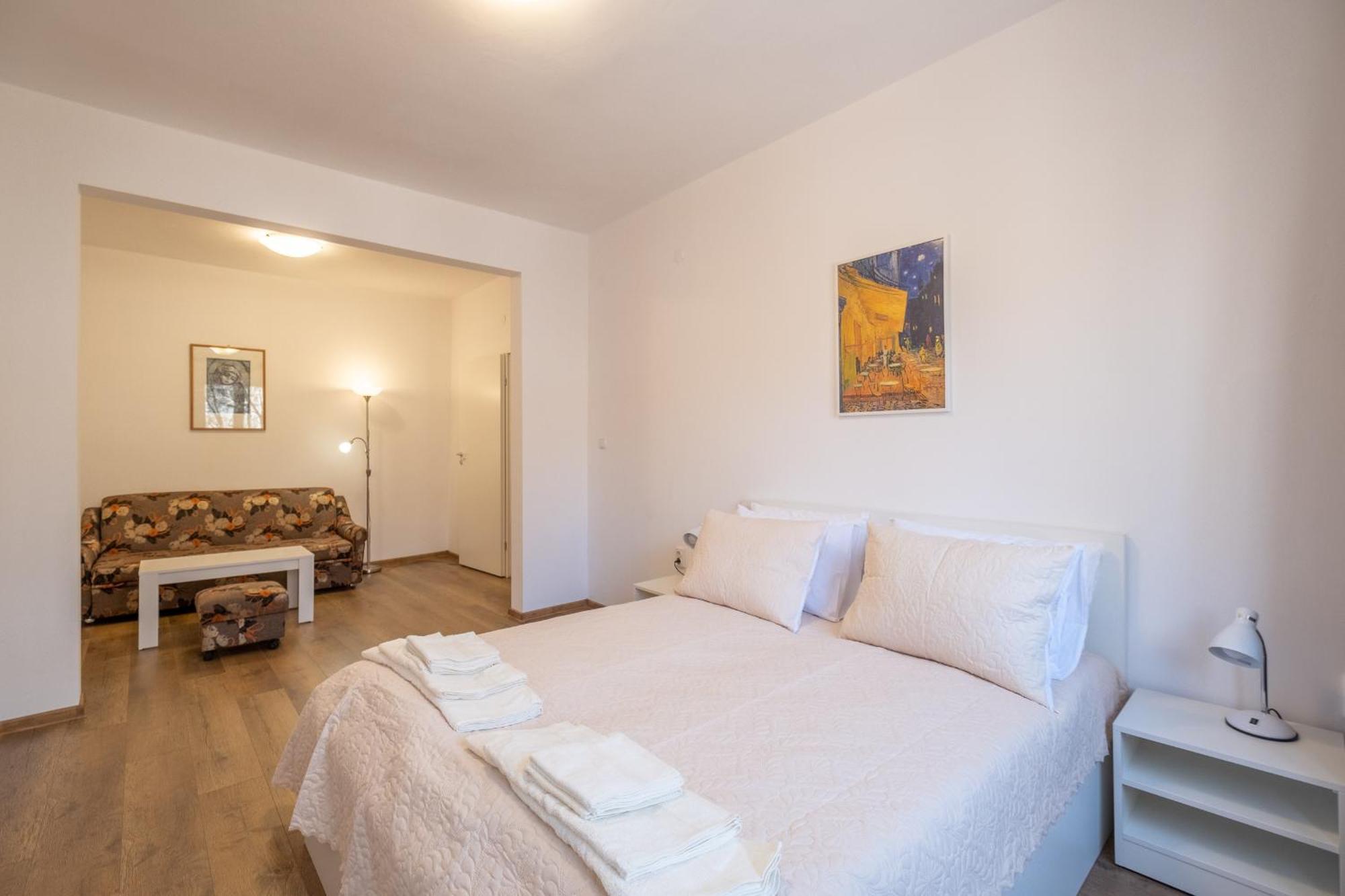 Διαμέρισμα Peaceful Downtown Location - 2 Bedroom *