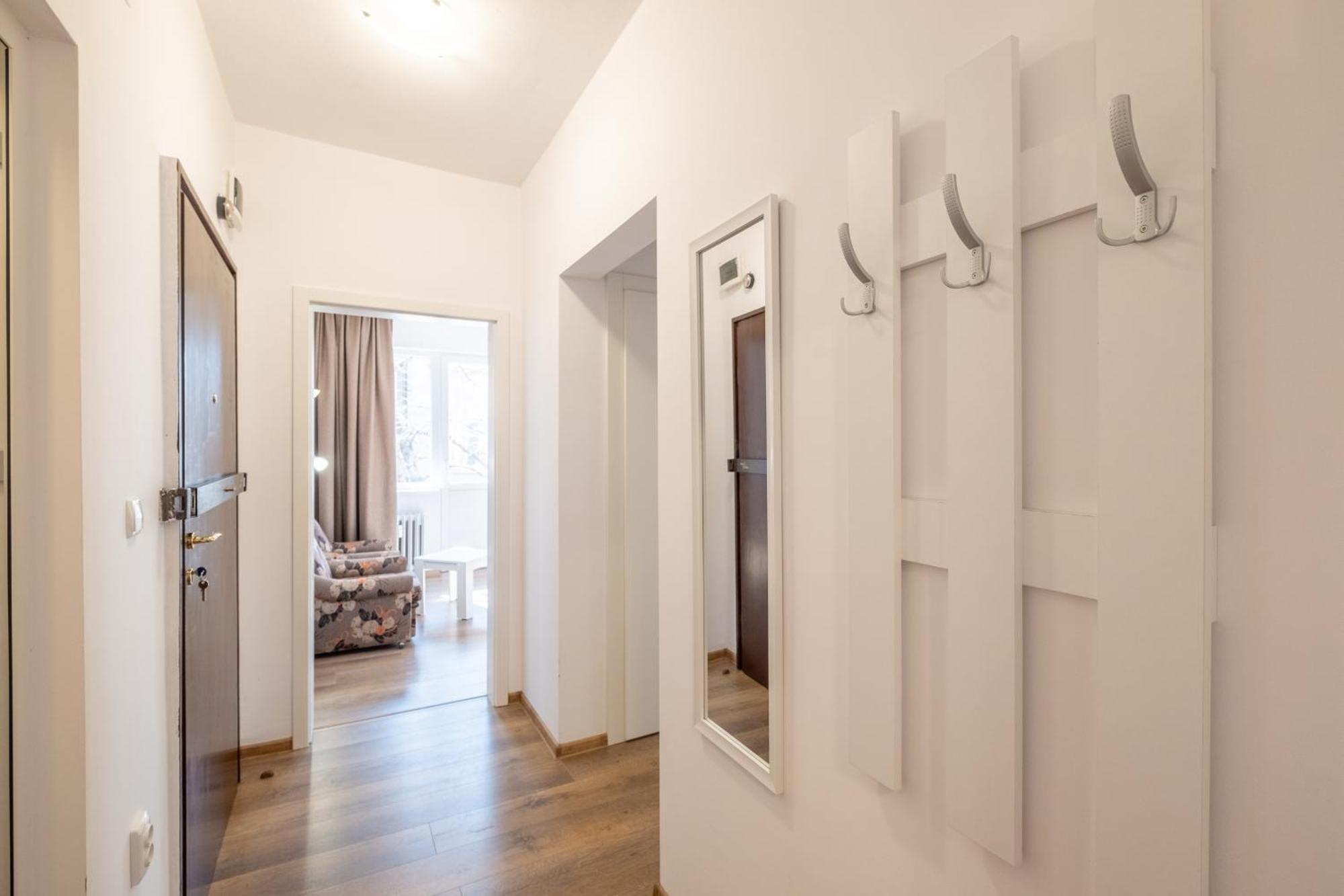 Peaceful Downtown Location - 2 Bedroom Διαμέρισμα
