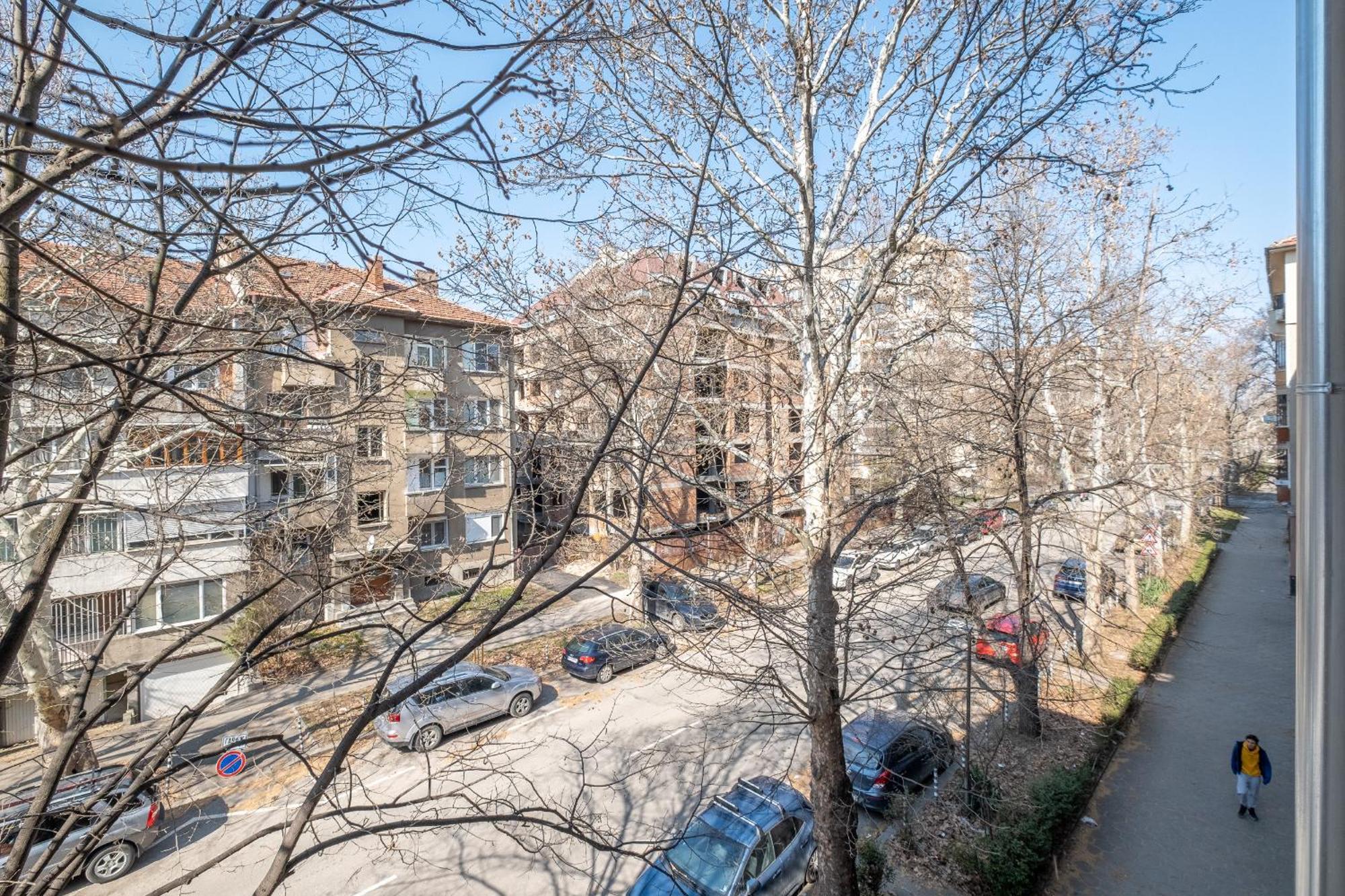 Peaceful Downtown Location - 2 Bedroom Διαμέρισμα *